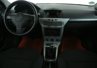 Подержанный автомобиль Opel Astra Hatchback 2009 года (12 фото)