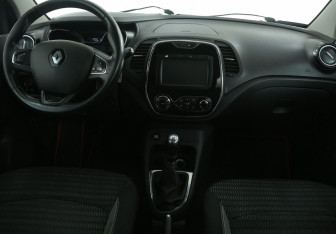 Подержанный автомобиль Renault Kaptur 2017 года (12 фото)