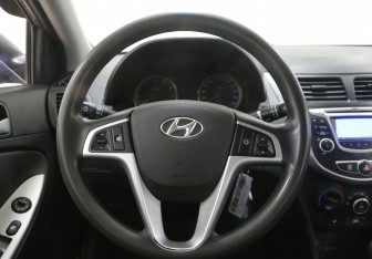 Подержанный автомобиль Hyundai Solaris Sedan 2013 года (11 фото)