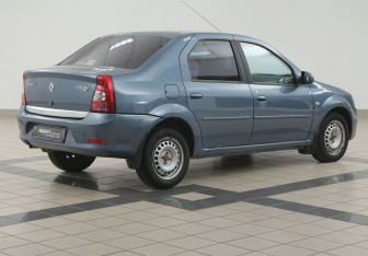 Подержанный автомобиль Renault Logan Sedan 2013 года (4 фото)