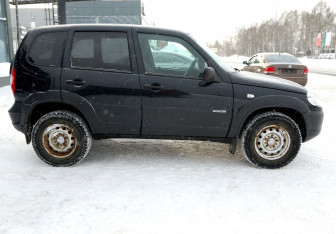 Подержанный автомобиль Chevrolet Niva 2017 года (7 фото)