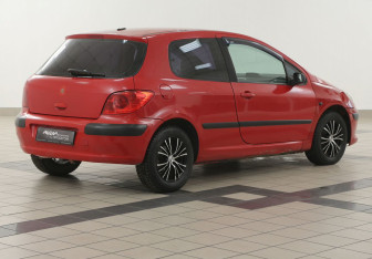 Подержанный автомобиль Peugeot 307 Hatchback 2006 года (4 фото)
