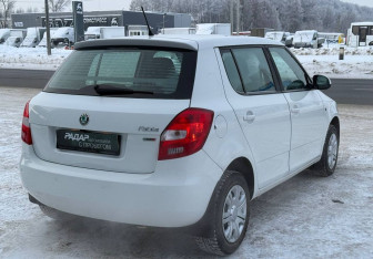 Подержанный автомобиль Skoda Fabia Hatchback 2012 года (7 фото)