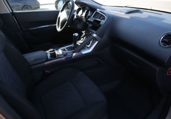 Подержанный автомобиль Peugeot 3008 2011 года (9 фото)