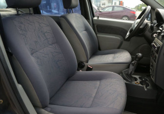 Подержанный автомобиль Renault Logan Sedan 2006 года (10 фото)