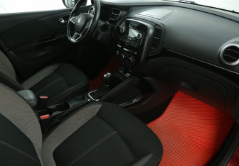 Подержанный автомобиль Renault Kaptur 2020 года (9 фото)