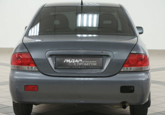 Подержанный автомобиль Mitsubishi Lancer Sedan 2006 года (3 фото)
