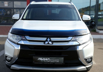 Подержанный автомобиль Mitsubishi Outlander 2018 года (2 фото)