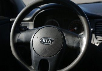 Подержанный автомобиль Kia Rio Sedan 2010 года (16 фото)