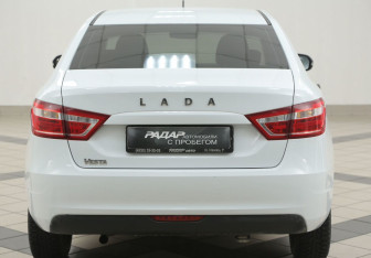 Подержанный автомобиль LADA (ВАЗ) Vesta Sedan 2018 года (3 фото)