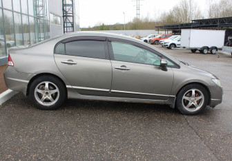 Подержанный автомобиль Honda Civic Sedan 2008 года (8 фото)