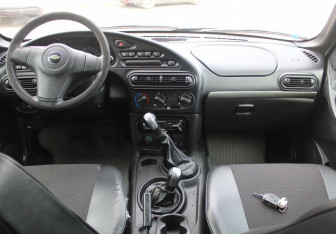 Подержанный автомобиль Chevrolet Niva 2011 года (11 фото)
