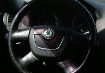 Подержанный автомобиль Skoda Octavia Liftback 2011 года (16 фото)