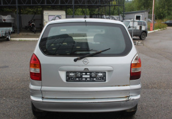 Подержанный автомобиль Opel Zafira Compactvan 2002 года (6 фото)