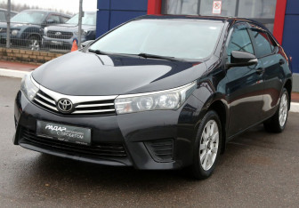 Подержанный автомобиль Toyota Corolla Sedan 2013 года (3 фото)