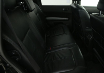 Подержанный автомобиль Nissan X-Trail 2008 года (11 фото)