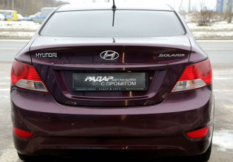 Подержанный автомобиль Hyundai Solaris Sedan 2012 года (5 фото)