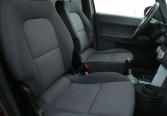 Подержанный автомобиль Mitsubishi Colt Hatchback 2006 года (10 фото)