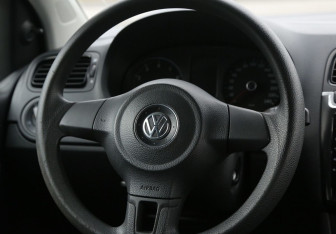 Подержанный автомобиль Volkswagen Polo Hatchback 2010 года (16 фото)