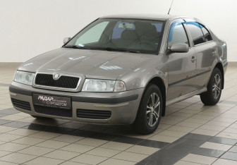 Подержанный автомобиль Skoda Octavia Liftback 2007 года (8 фото)