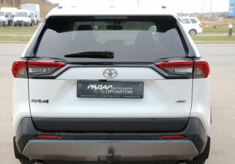 Подержанный автомобиль Toyota RAV4 2020 года (5 фото)