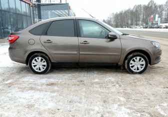 Подержанный автомобиль LADA (ВАЗ) Granta Liftback 2020 года (7 фото)