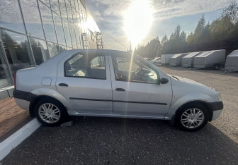 Подержанный автомобиль Renault Logan Sedan 2006 года (8 фото)