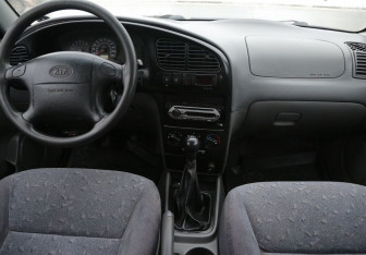 Подержанный автомобиль Kia Spectra Sedan 2006 года (12 фото)