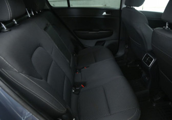 Подержанный автомобиль Kia Sportage 2017 года (11 фото)