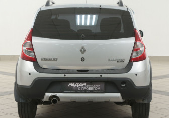 Подержанный автомобиль Renault Sandero 2014 года (3 фото)