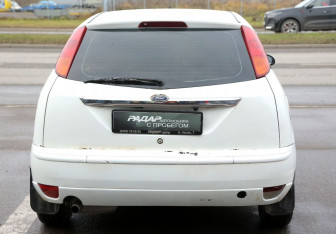 Подержанный автомобиль Ford Focus Hatchback 2005 года (5 фото)