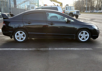 Подержанный автомобиль Honda Civic Sedan 2008 года (7 фото)