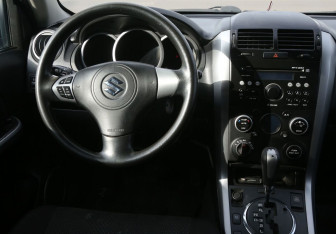 Подержанный автомобиль Suzuki Grand Vitara 2008 года (14 фото)