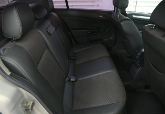 Подержанный автомобиль Opel Astra Sedan 2008 года (11 фото)