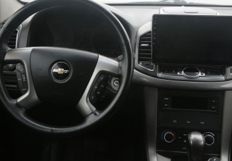 Подержанный автомобиль Chevrolet Captiva 2012 года (14 фото)