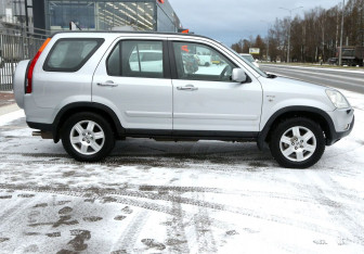 Подержанный автомобиль Honda CR-V 2004 года (7 фото)