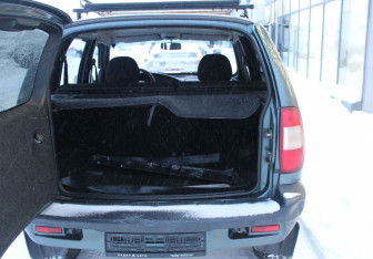 Подержанный автомобиль Chevrolet Niva 2007 года (17 фото)