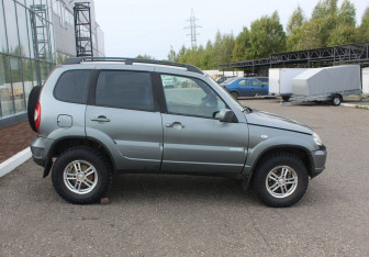 Подержанный автомобиль Chevrolet Niva 2011 года (8 фото)