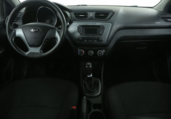 Подержанный автомобиль Kia Rio Sedan 2015 года (12 фото)