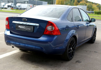 Подержанный автомобиль Ford Focus Sedan 2008 года (6 фото)