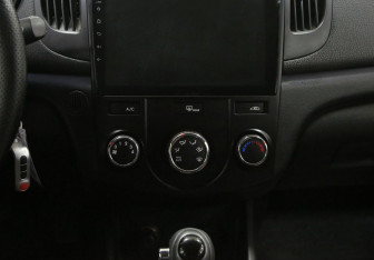 Подержанный автомобиль Kia Cerato Sedan 2011 года (9 фото)