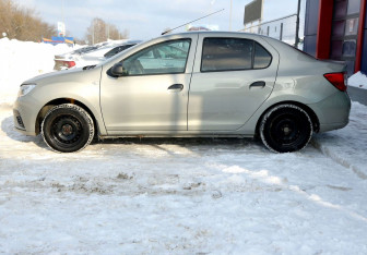 Подержанный автомобиль Renault Logan Sedan 2019 года (8 фото)