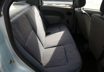 Подержанный автомобиль Renault Logan Sedan 2007 года (11 фото)