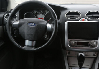 Подержанный автомобиль Ford Focus Hatchback 2008 года (14 фото)