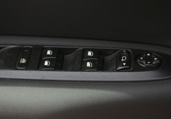 Подержанный автомобиль Citroen C4 Hatchback 2011 года (17 фото)