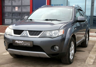 Подержанный автомобиль Mitsubishi Outlander 2008 года (3 фото)