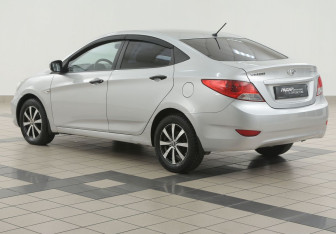 Подержанный автомобиль Hyundai Solaris Sedan 2011 года (2 фото)
