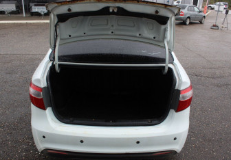 Подержанный автомобиль Kia Rio Sedan 2012 года (16 фото)