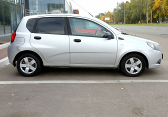 Подержанный автомобиль Chevrolet Aveo Hatchback 2011 года (7 фото)