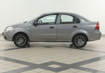 Подержанный автомобиль Chevrolet Aveo Sedan 2010 года (7 фото)